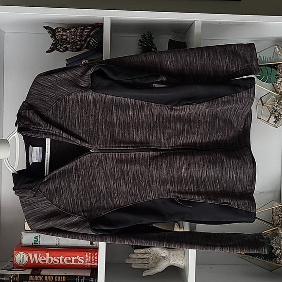 Columbia Tops - 💥5 for 25$💥Columbia hoodie